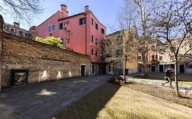 Mimosa Apartment